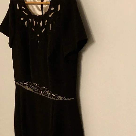 ANTONIO MELANI Black Midi Sheath Dress with Cutout Design Cap Sleeves Size 10 - Picture 6 of 14